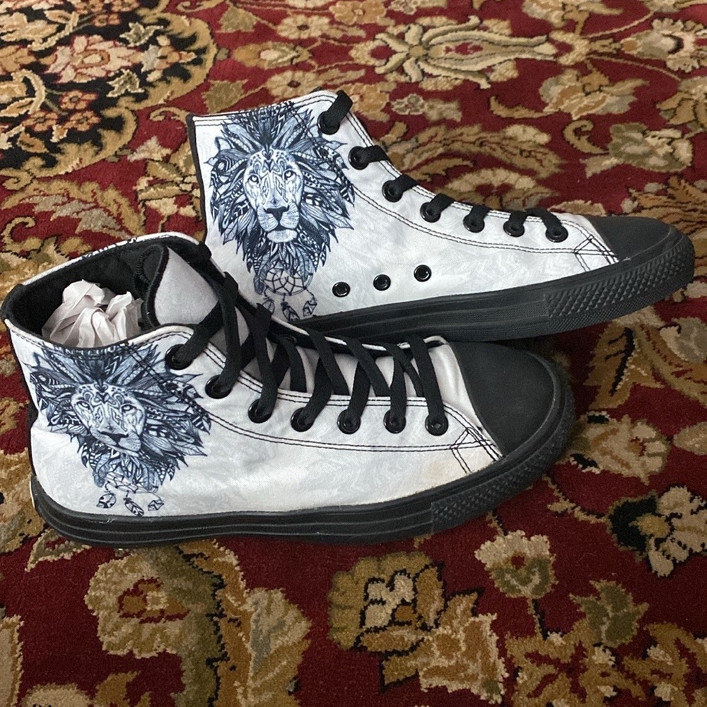 RAAD🌟 LION ~ HIGH TOPS 🌟SIZE: 6M 🌟COLOR: BLACK AND GRAY